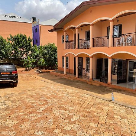 Villa Contemporaine Yaoundé Buitenkant foto