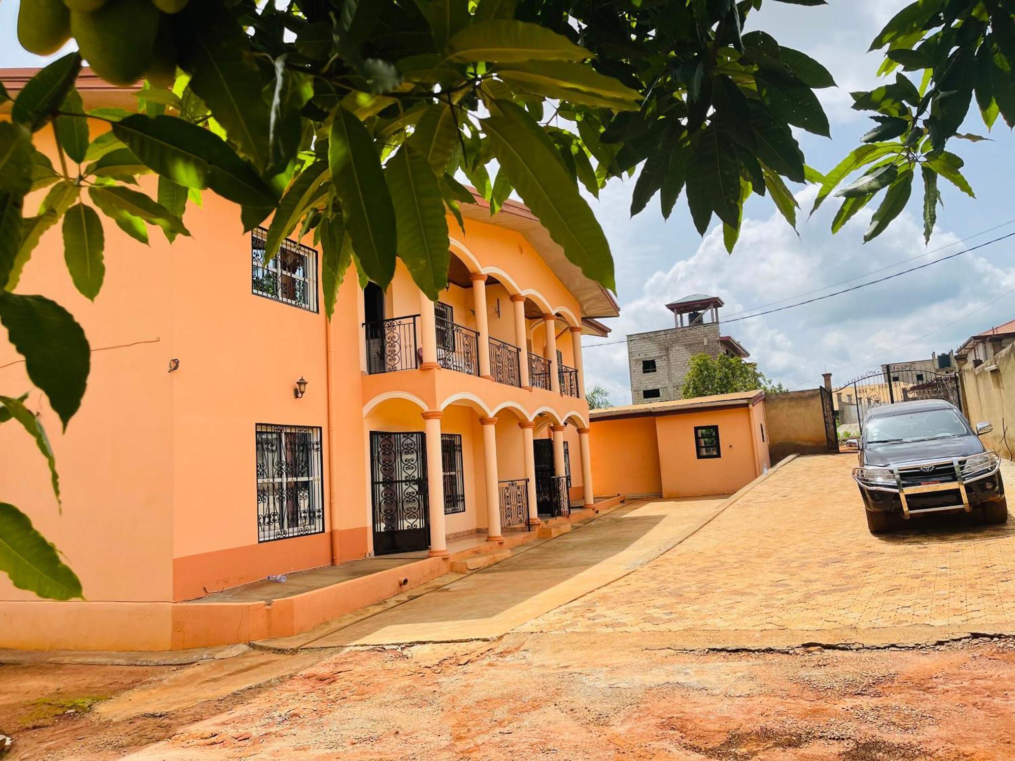Villa Contemporaine Yaoundé Buitenkant foto
