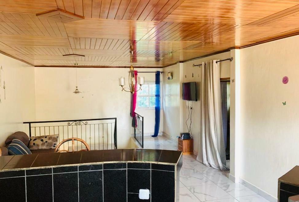 Villa Contemporaine Yaoundé Buitenkant foto